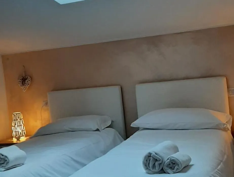 Camere Porto Vecchio Con Parcheggio A Pochi Passi Dal Castello-1