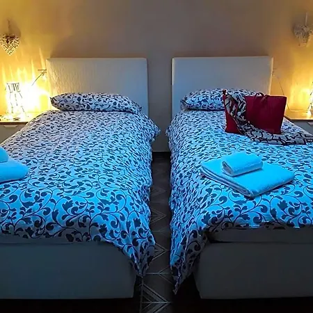 Camere Porto Vecchio Con Parcheggio A Pochi Passi Dal Castello-3